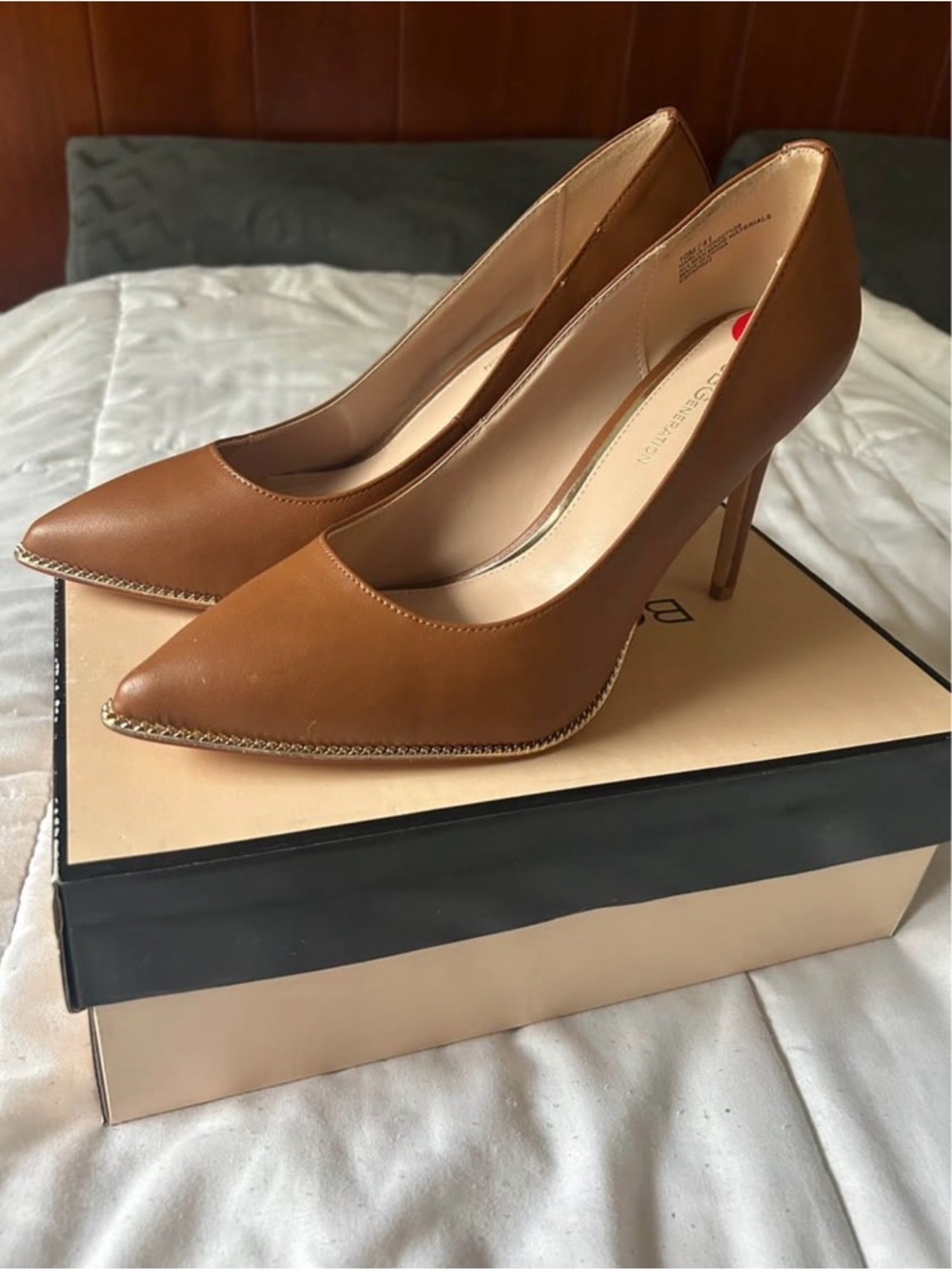 BCBGeneration Pointed Toe Pump - Hawti, SZ 10